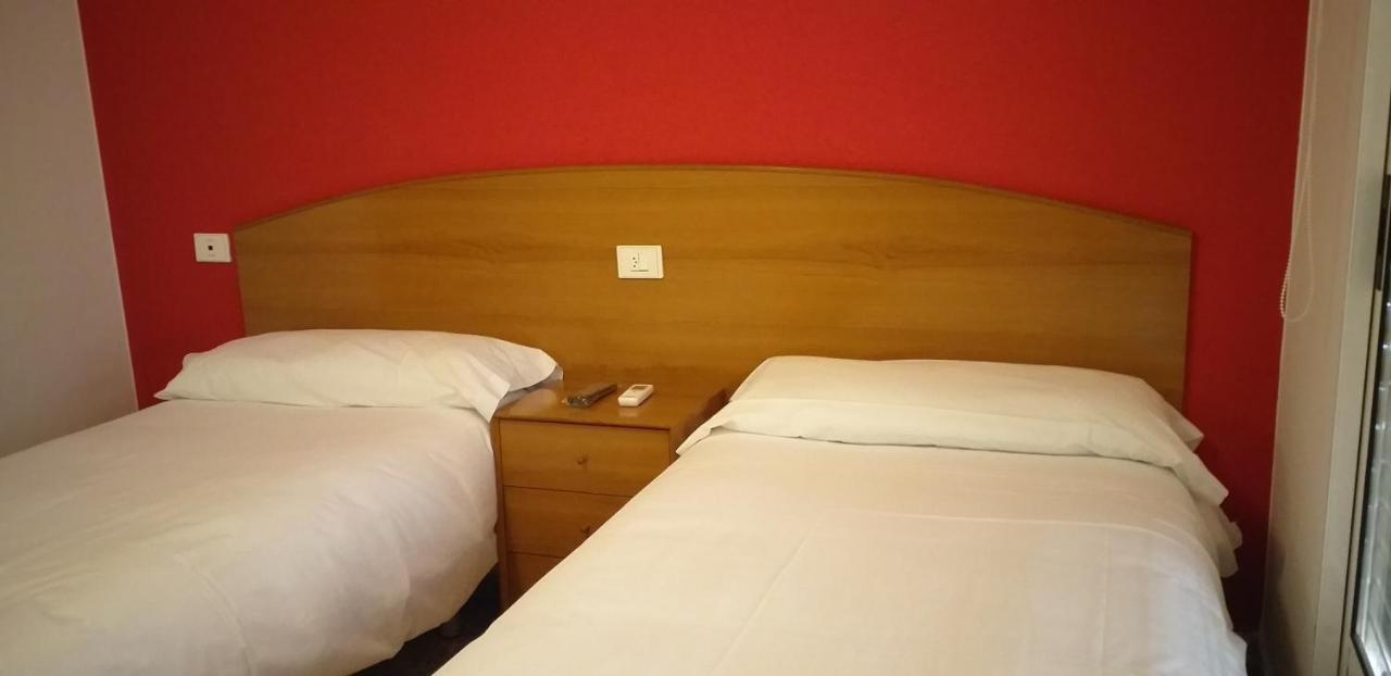 Hostal Meson De Paco Cariñena Dış mekan fotoğraf