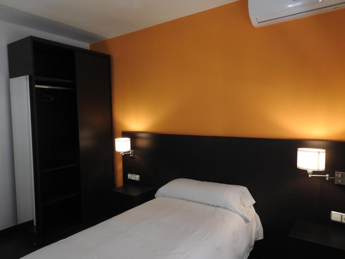 Hostal Meson De Paco Cariñena Dış mekan fotoğraf