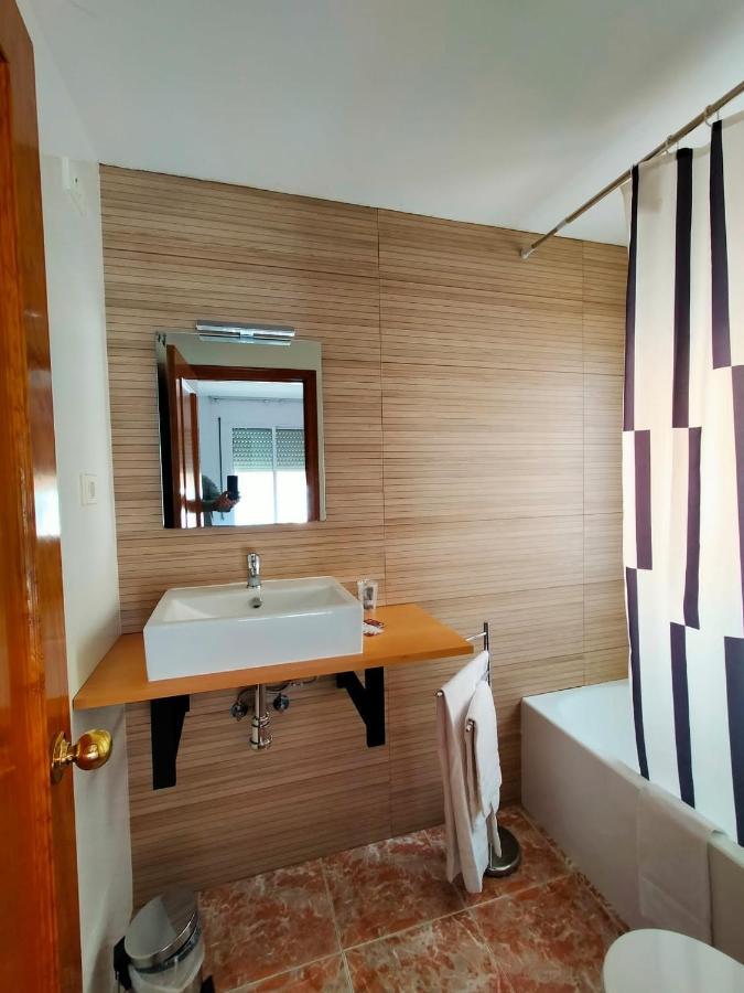 Hostal Meson De Paco Cariñena Dış mekan fotoğraf